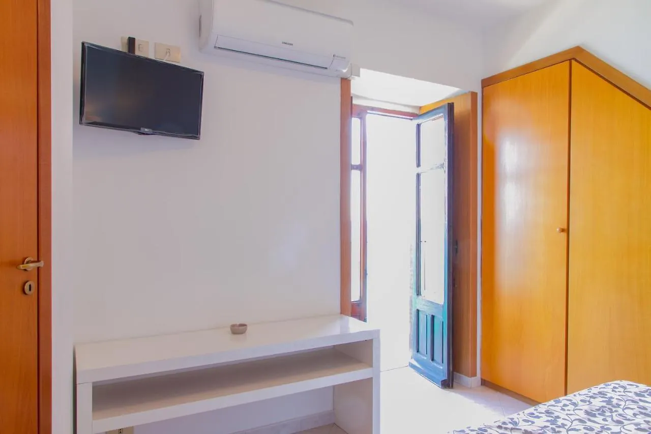 77 Rooms Cefalu 0*,